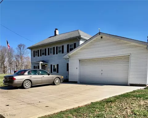 3680 Flint Ridge Rd, Hopewell, OH 43746