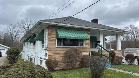 2318 Mcguffey Rd, Youngstown, OH 44505