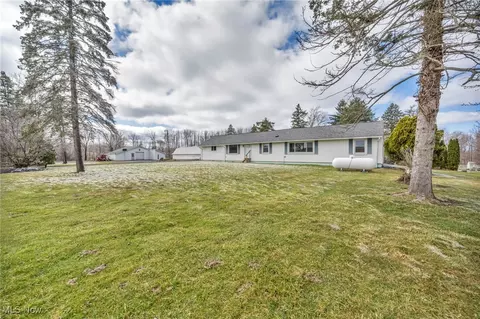 6956 Dewey Rd, Thompson, OH 44086