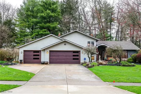 6585 Strathmore Dr, Valley View, OH 44125