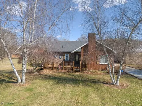 86 James St, Waynesburg, OH 44688