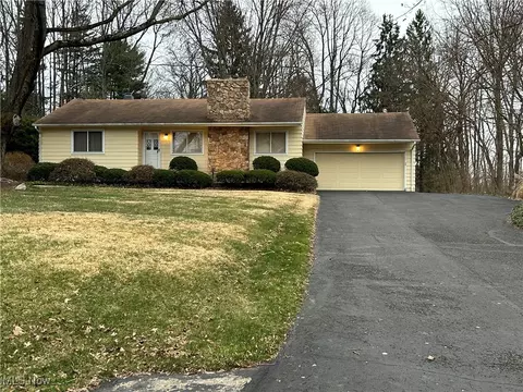 4575 Ridgedale Dr, Akron, OH 44319