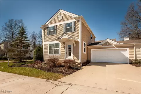 26750 Village Ln #17, Olmsted Falls, OH 44138