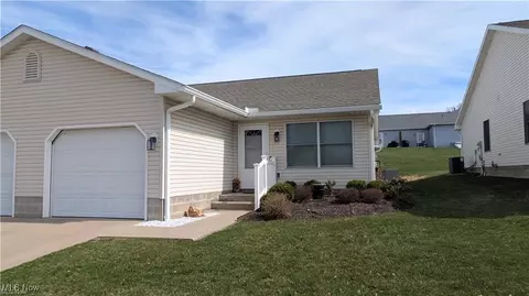 347 Spruce St, Barberton, OH 44203