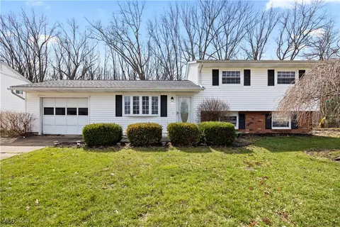4757 Idleview Dr, Vermilion, OH 44089