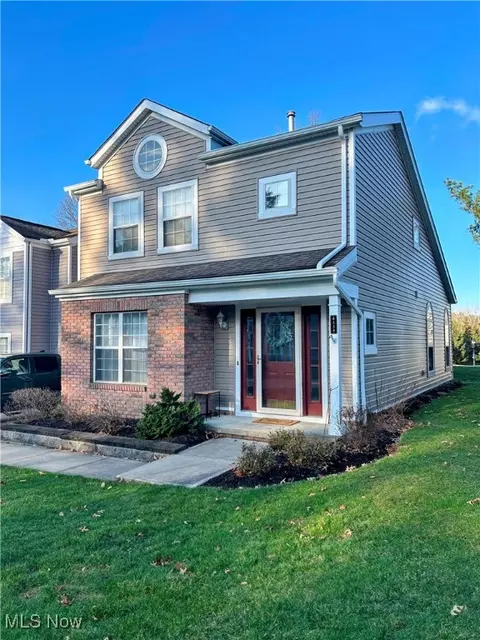 8554 Ravenswood Ln, Macedonia, OH 44056