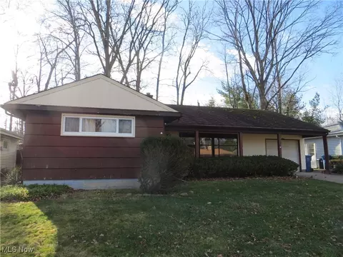 6411 Nelwood Rd, Parma Heights, OH 44130