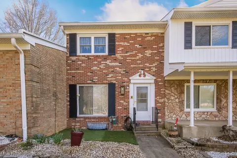 2029 Carlile Dr, Uniontown, OH 44685