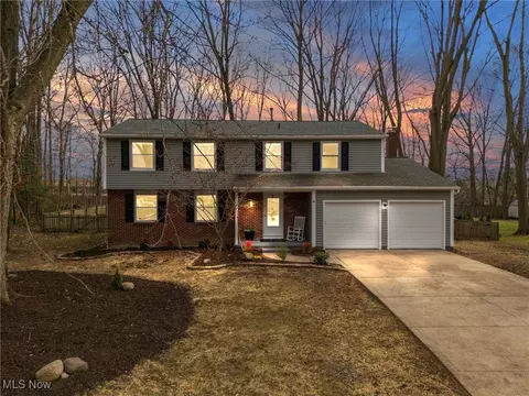 1564 Carriage Hill Dr, Hudson, OH 44236