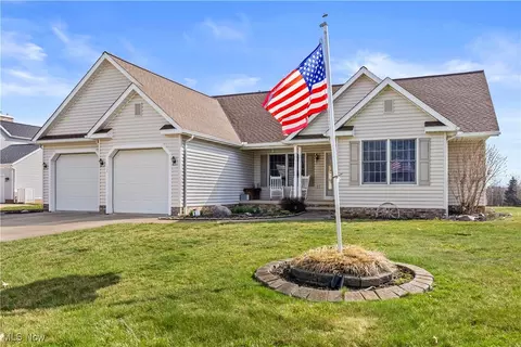17 W Maple Dr, Seville, OH 44273