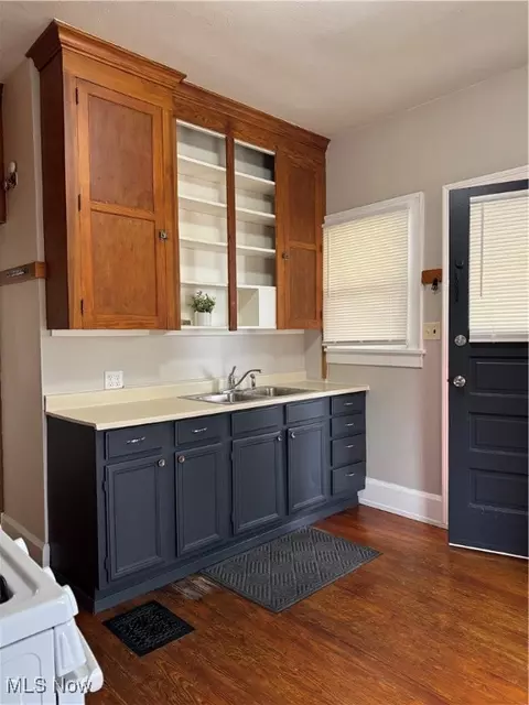 236-238 9th St, Elyria, OH 44035 photo 4