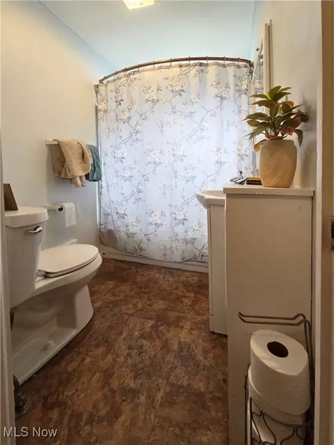 Bath - 204 Fullerton Rd, Elyria, OH 44035 photo 1 of 1