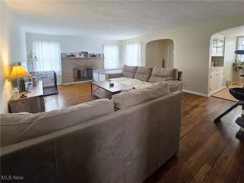 Living - 204 Fullerton Rd, Elyria, OH 44035 photo 1 of 1