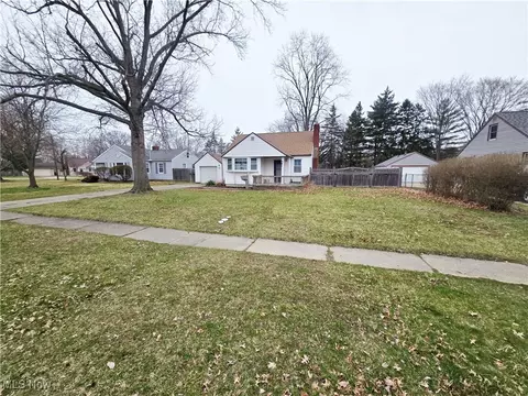 Exterior - 204 Fullerton Rd, Elyria, OH 44035 photo 2 of 3