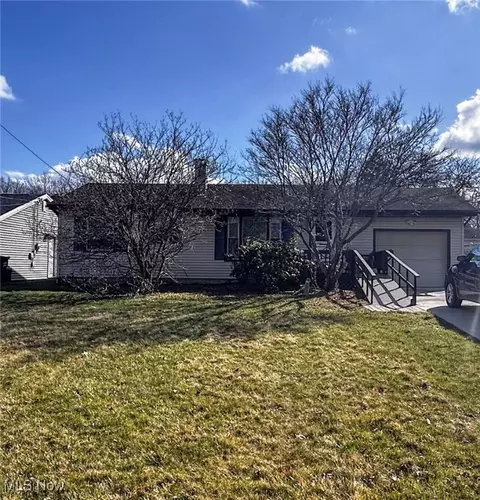 1720 Laurie Dr, Youngstown, OH 44511