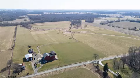 19185 N Benton West Rd, North Benton, OH 44449