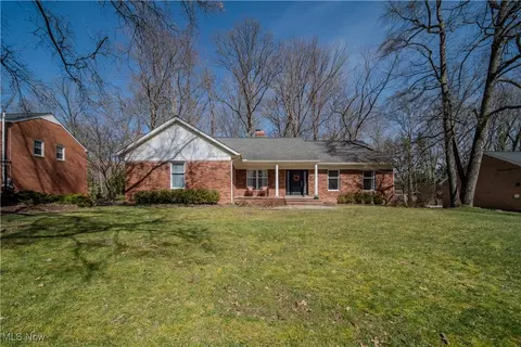 10707 Partridge Trl, Brecksville, OH 44141