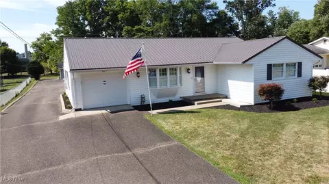 982 Country Club Dr, Zanesville, OH 43701