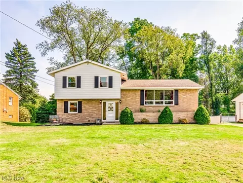 5568 Stuber Dr NW, Canton, OH 44718