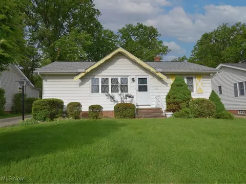 832 Deborah Dr, Willowick, OH 44095