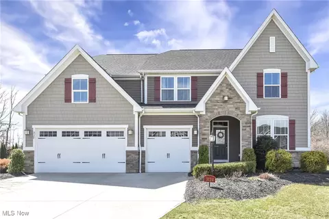 3124 Fairview Dr, Avon, OH 44011