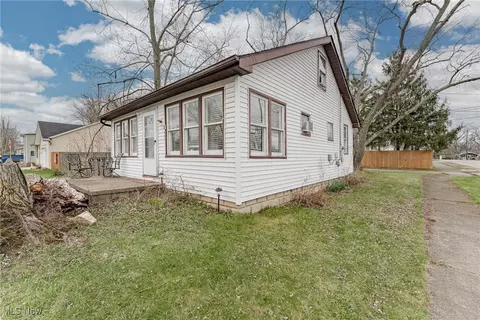 606 Pasadena Ave, Sheffield Lake, OH 44054