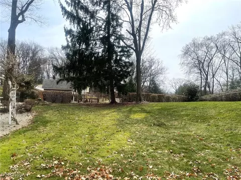 Exterior - 4586 Edwin Dr NW, Canton, OH 44718 photo 9 of 10