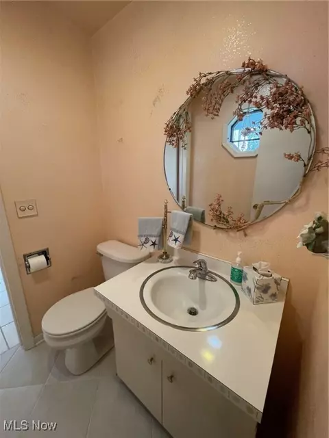 Bath - 4586 Edwin Dr NW, Canton, OH 44718 photo 1 of 3