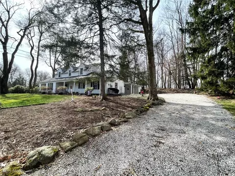 Exterior - 4586 Edwin Dr NW, Canton, OH 44718 photo 2 of 10