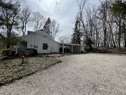 Exterior - 4586 Edwin Dr NW, Canton, OH 44718 photo 3 of 10