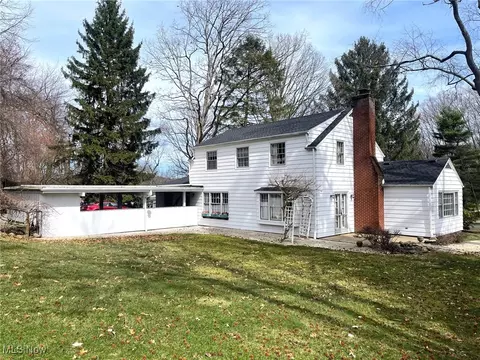 Exterior - 4586 Edwin Dr NW, Canton, OH 44718 photo 8 of 10