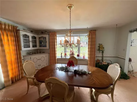 Dining - 4586 Edwin Dr NW, Canton, OH 44718 photo 6 of 7