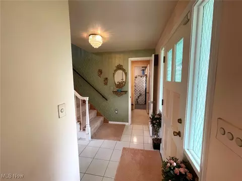 Entry Way - 4586 Edwin Dr NW, Canton, OH 44718 photo 2 of 3