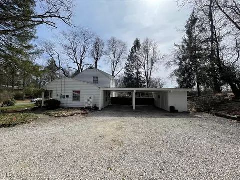 Exterior - 4586 Edwin Dr NW, Canton, OH 44718 photo 4 of 10
