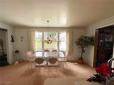 Dining - 4586 Edwin Dr NW, Canton, OH 44718 photo 1 of 7