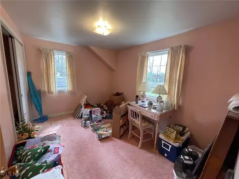 Bedroom - 4586 Edwin Dr NW, Canton, OH 44718 photo 4 of 9
