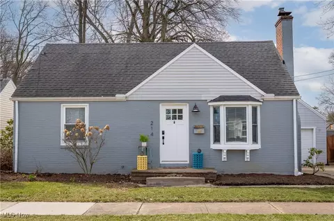 214 10th St NE, North Canton, OH 44720