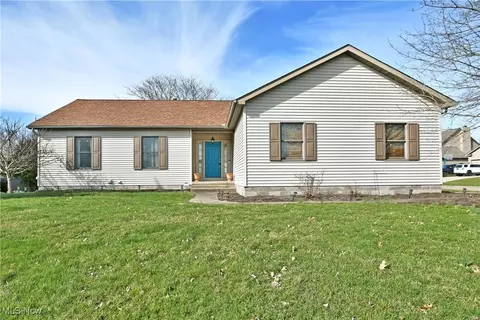 1464 Pepperwood Dr, Niles, OH 44446