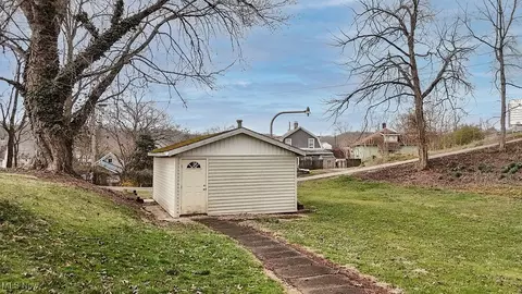 909 5th St, Marietta, OH 45750