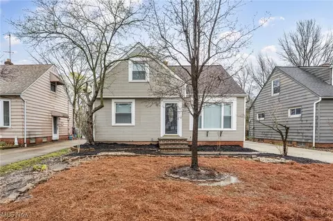 13621 Oak Park Blvd, Garfield Heights, OH 44125