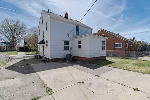 Exterior - 3000 Brookview Blvd, Parma, OH 44134 photo 4 of 6