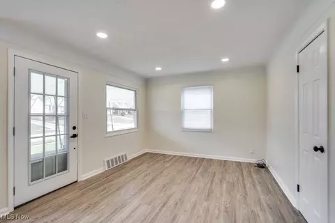 15705 Benhoff Dr, Maple Heights, OH 44137 photo 6
