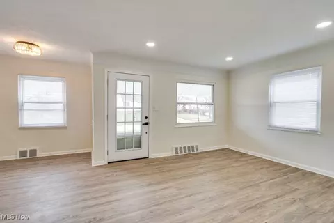 15705 Benhoff Dr, Maple Heights, OH 44137 photo 7