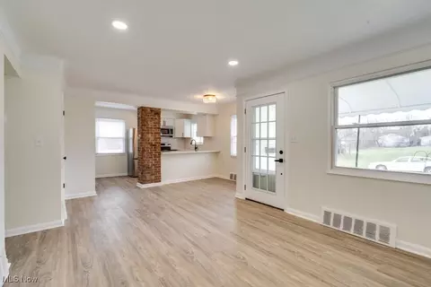 15705 Benhoff Dr, Maple Heights, OH 44137 photo 8
