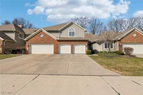 125 Ambleside Way, Amherst, OH 44001