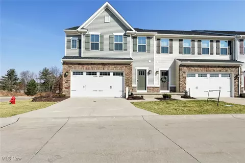 149 Port Ln, Medina, OH 44256