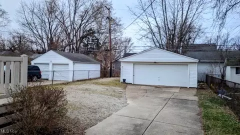 314 E 248th St, Euclid, OH 44123 photo 2