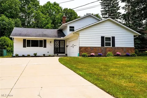 1141 Hillrock Dr, South Euclid, OH 44121