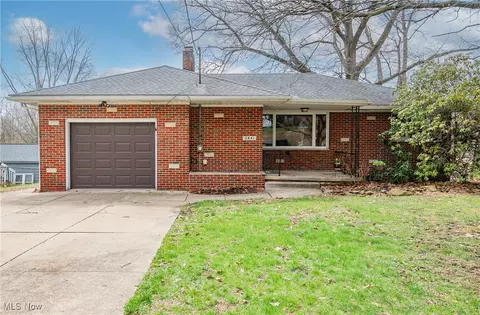 2841 Nesmith Lake Blvd, Akron, OH 44314