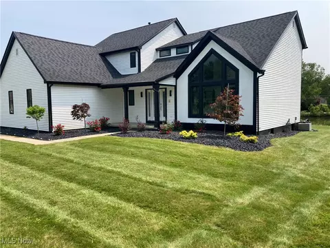 3189 Chardonnay Ln, Poland, OH 44514